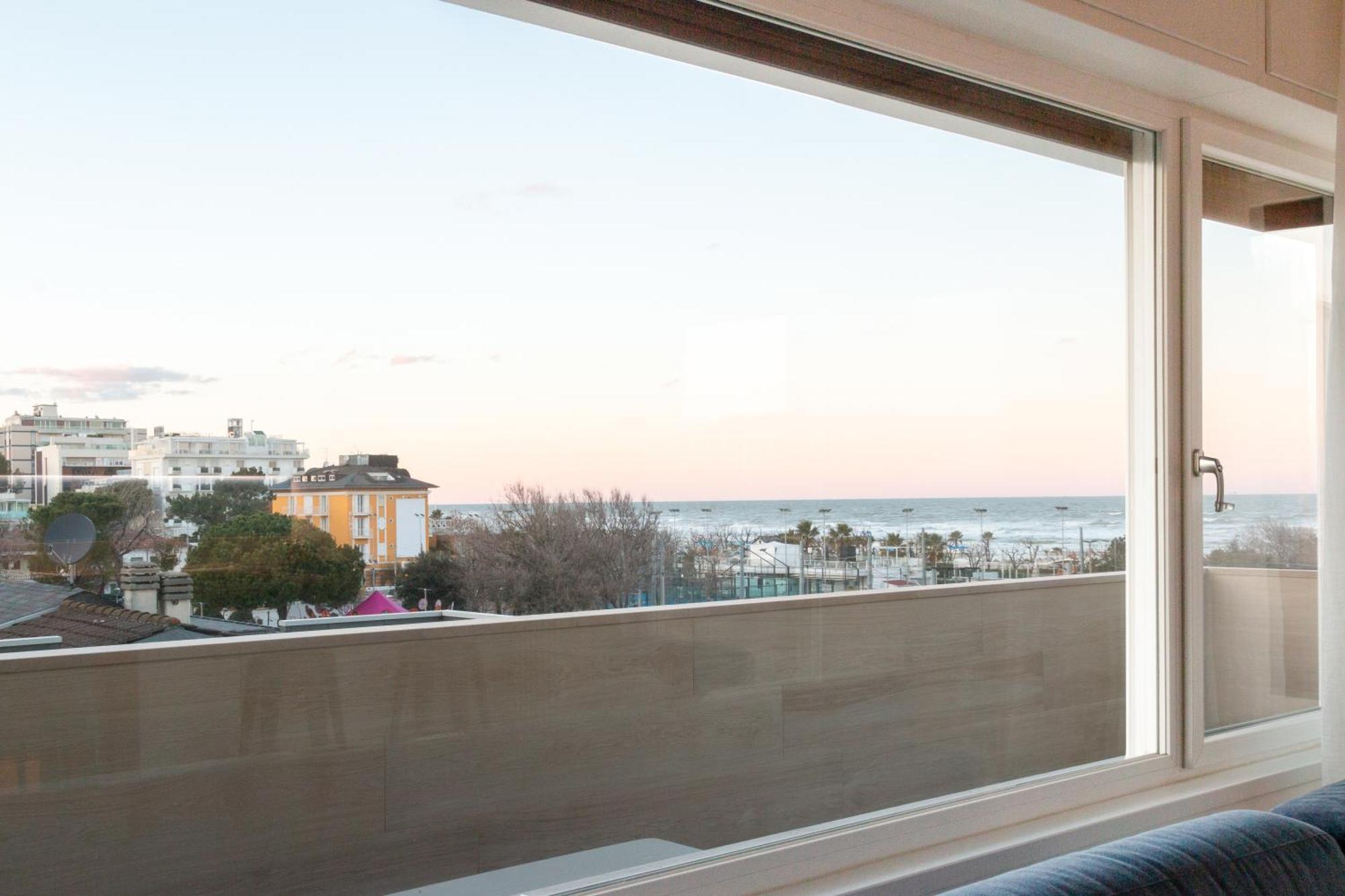 Luxury Blue Living Pescatore Apartment