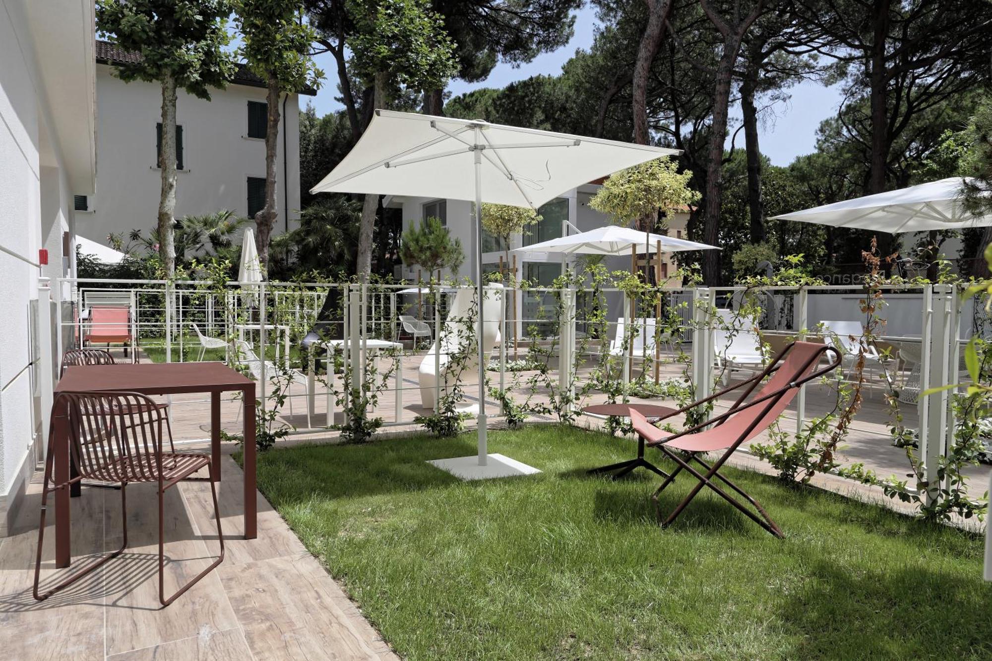 Elegance Aparthotel 4*
