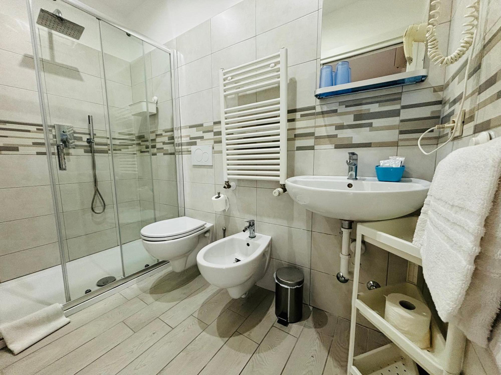 Iride Suite, Breakfast&brunch - Ideale Per Famiglie E Coppie Hotel 2*