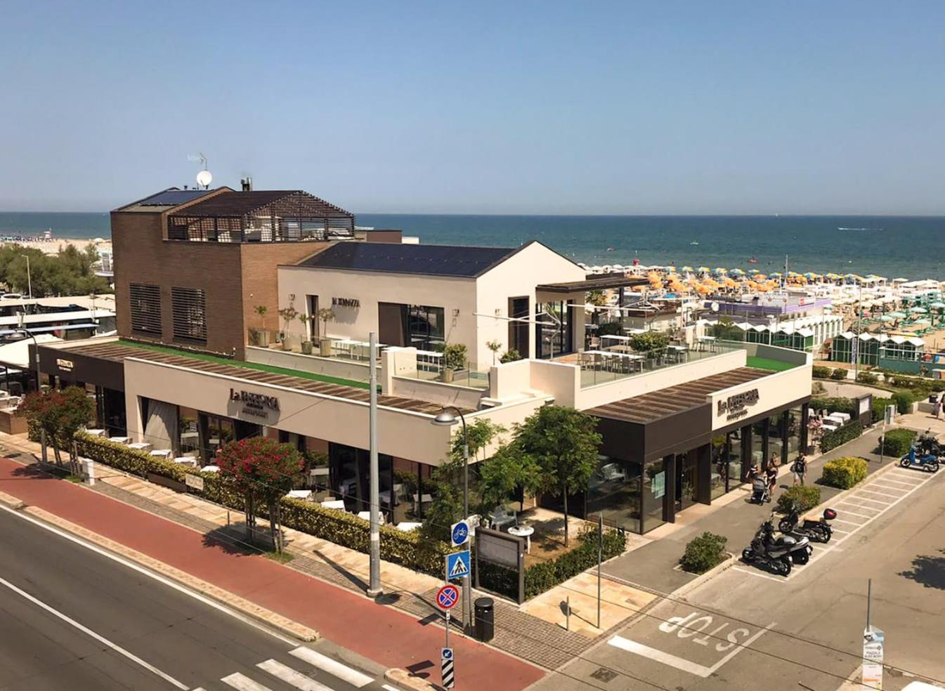 Hotel Marzia Con Piscina Riccione