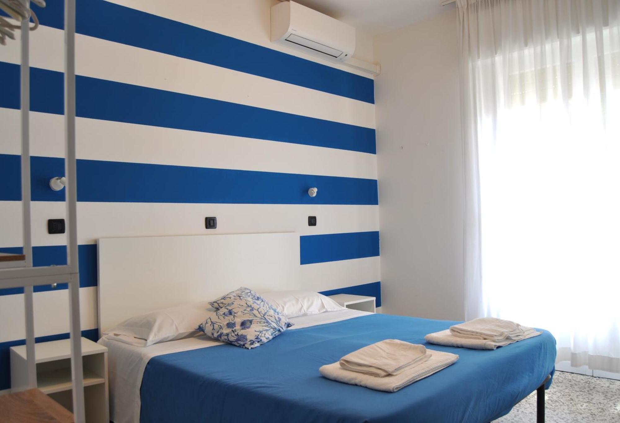 Susy - Ambienti Rinnovati 2022 - Direttamente Su Viale Dante E A Due Passi Dal Mare Hotel Riccione