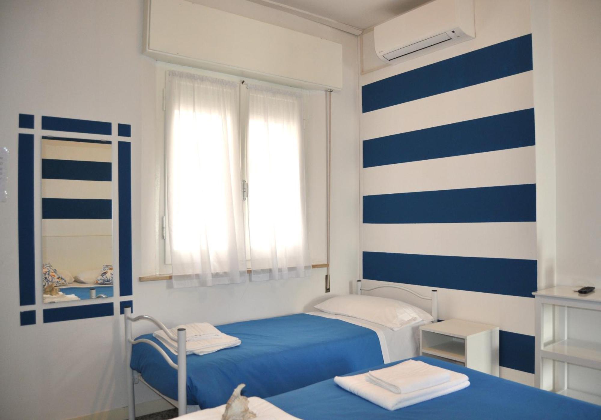 Hotel Susy - Ambienti Rinnovati 2022 - Direttamente Su Viale Dante E A Due Passi Dal Mare