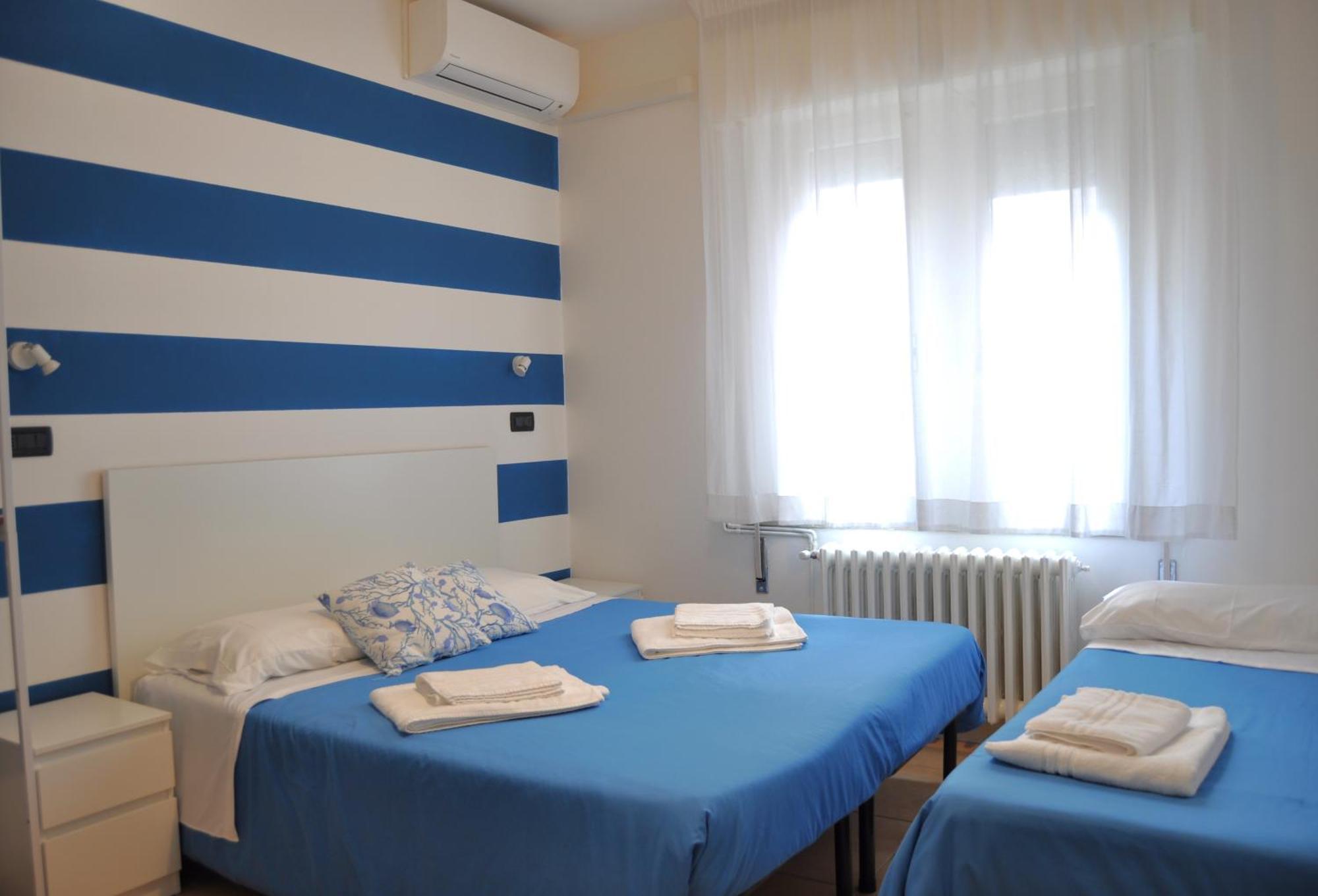 Susy - Ambienti Rinnovati 2022 - Direttamente Su Viale Dante E A Due Passi Dal Mare 2* Riccione