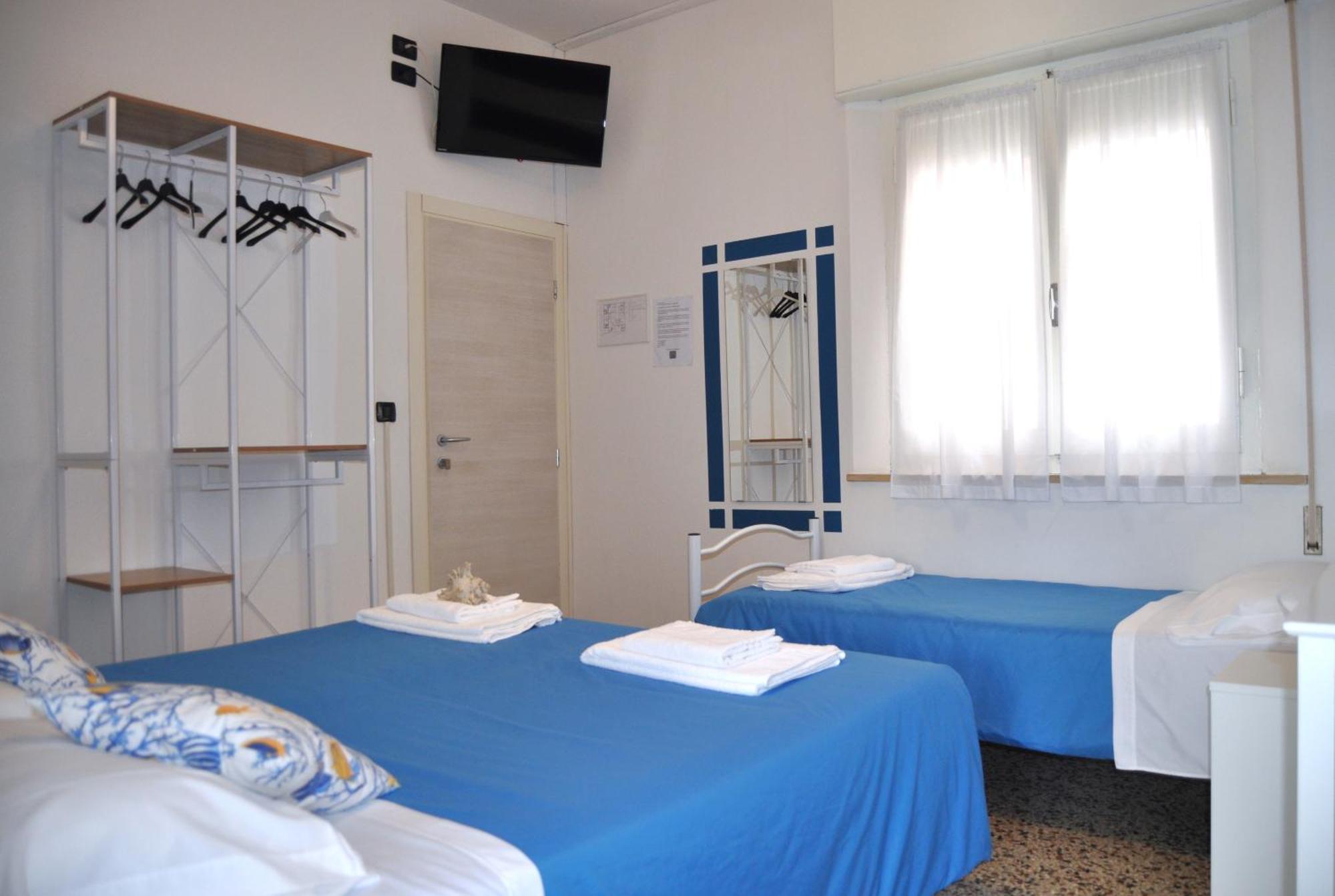 Hotel Susy - Ambienti Rinnovati 2022 - Direttamente Su Viale Dante E A Due Passi Dal Mare 2*