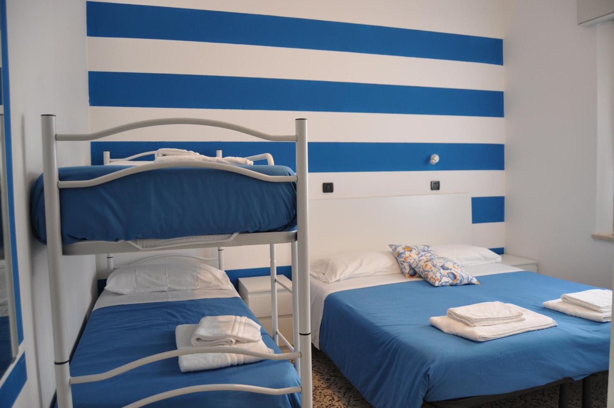 Susy - Ambienti Rinnovati 2022 - Direttamente Su Viale Dante E A Due Passi Dal Mare Hotel Riccione