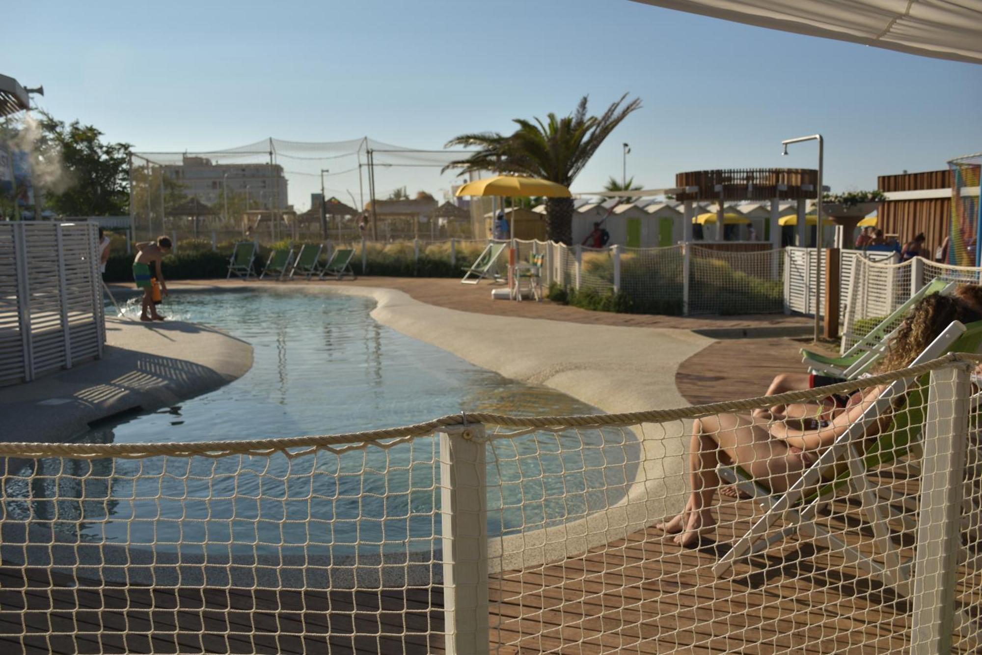 Angeles - Fronte Mare 3*