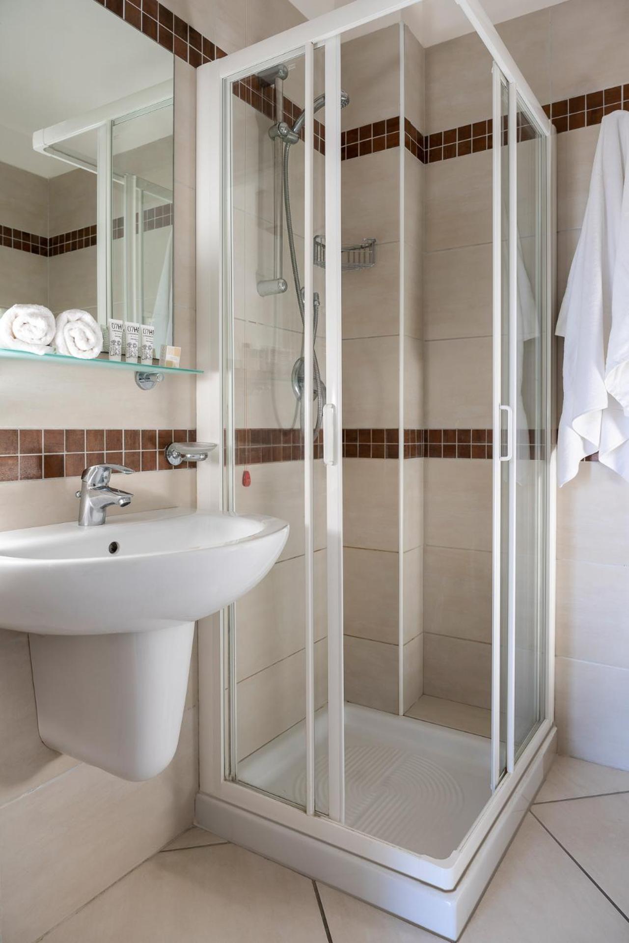 Hotel Embassy 3*