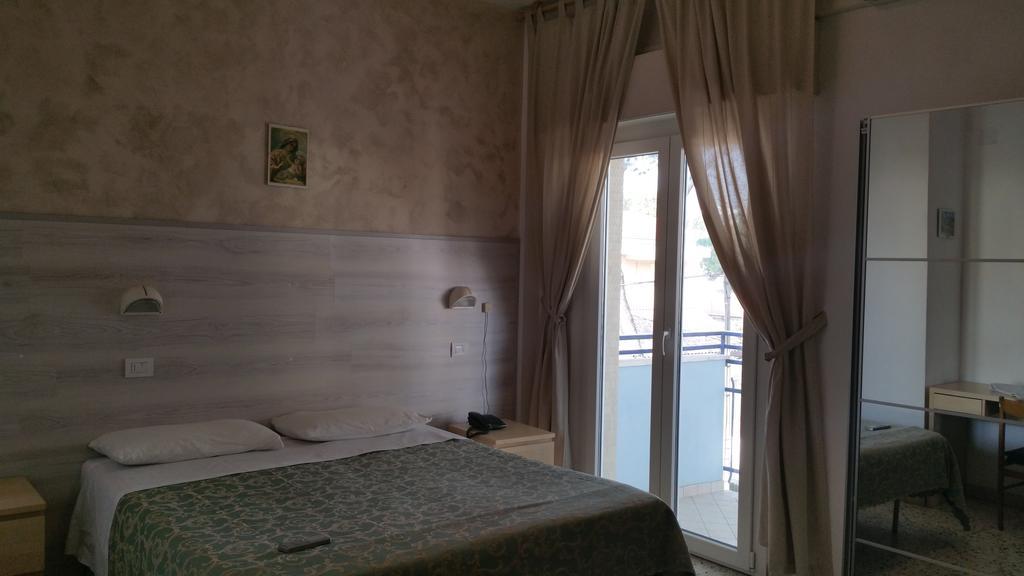 Hotel Canasta