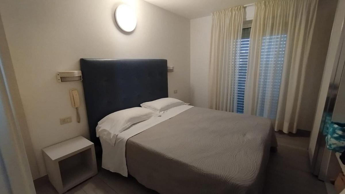 Hotel Pigalle 2*