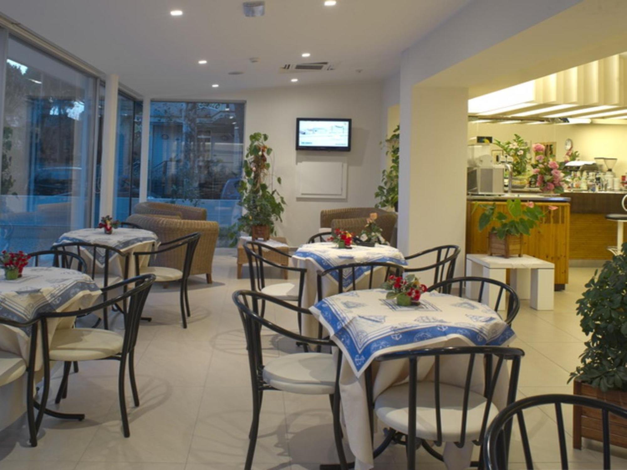 Nives Riccione