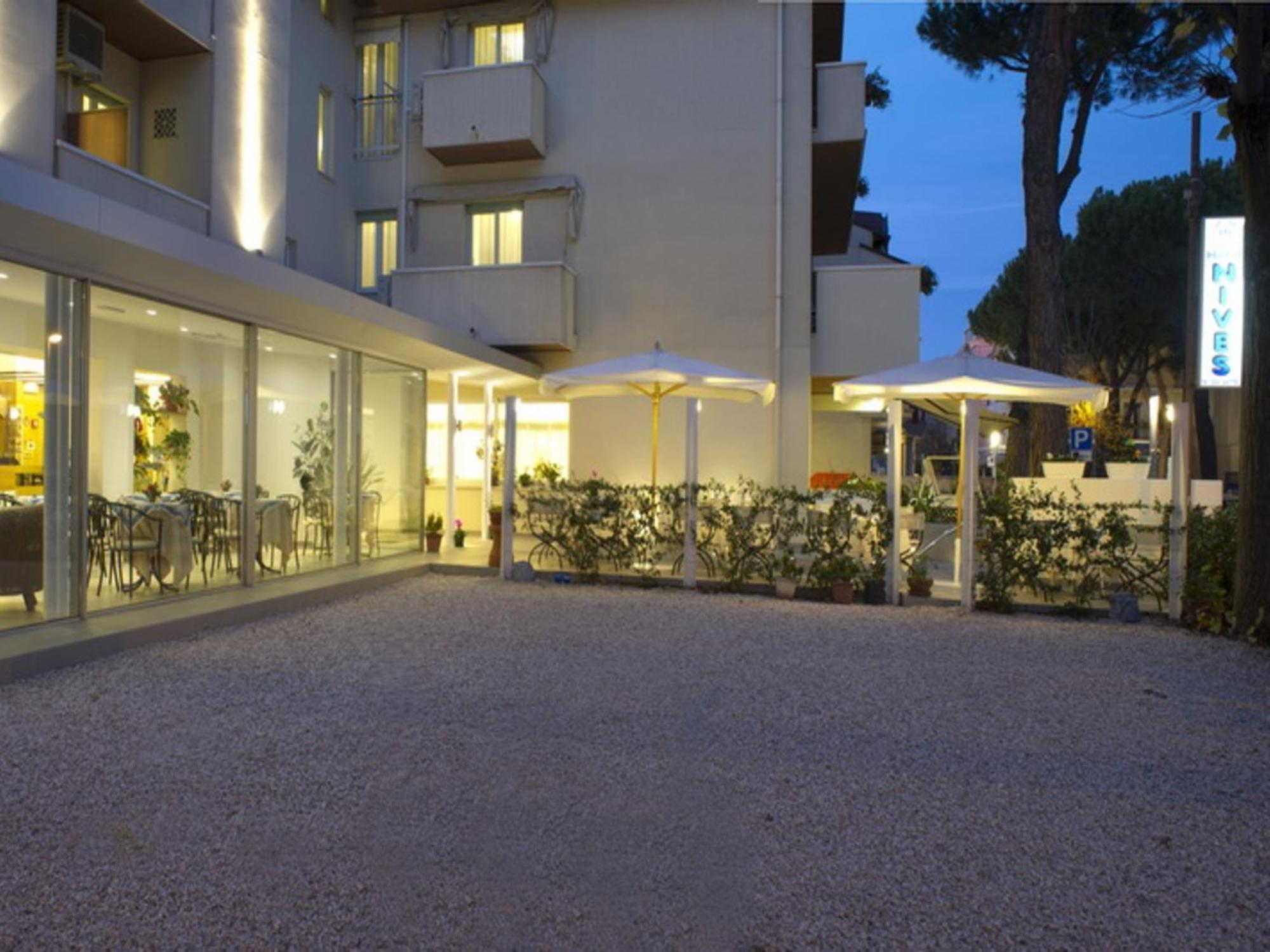 Nives Hotel 2*