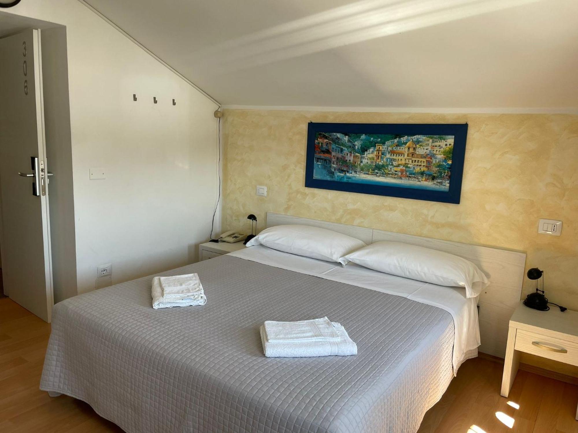 Hawaii Hotel 2*