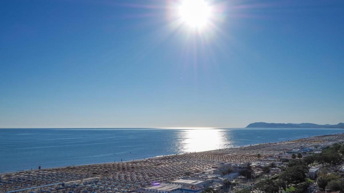 Luxury Ceccarini - Lungomare Con Parcheggio Privato *