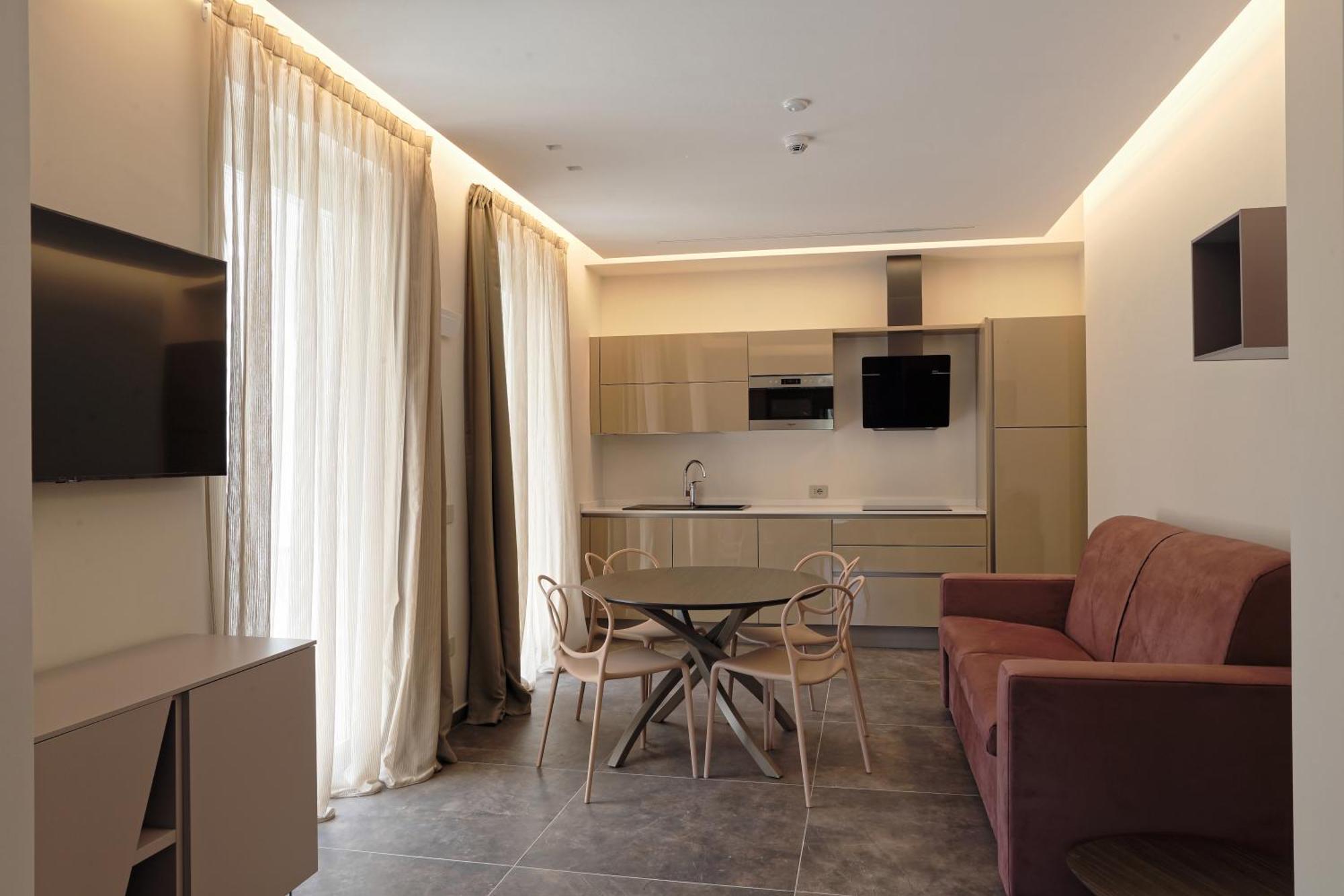 Elegance 4*