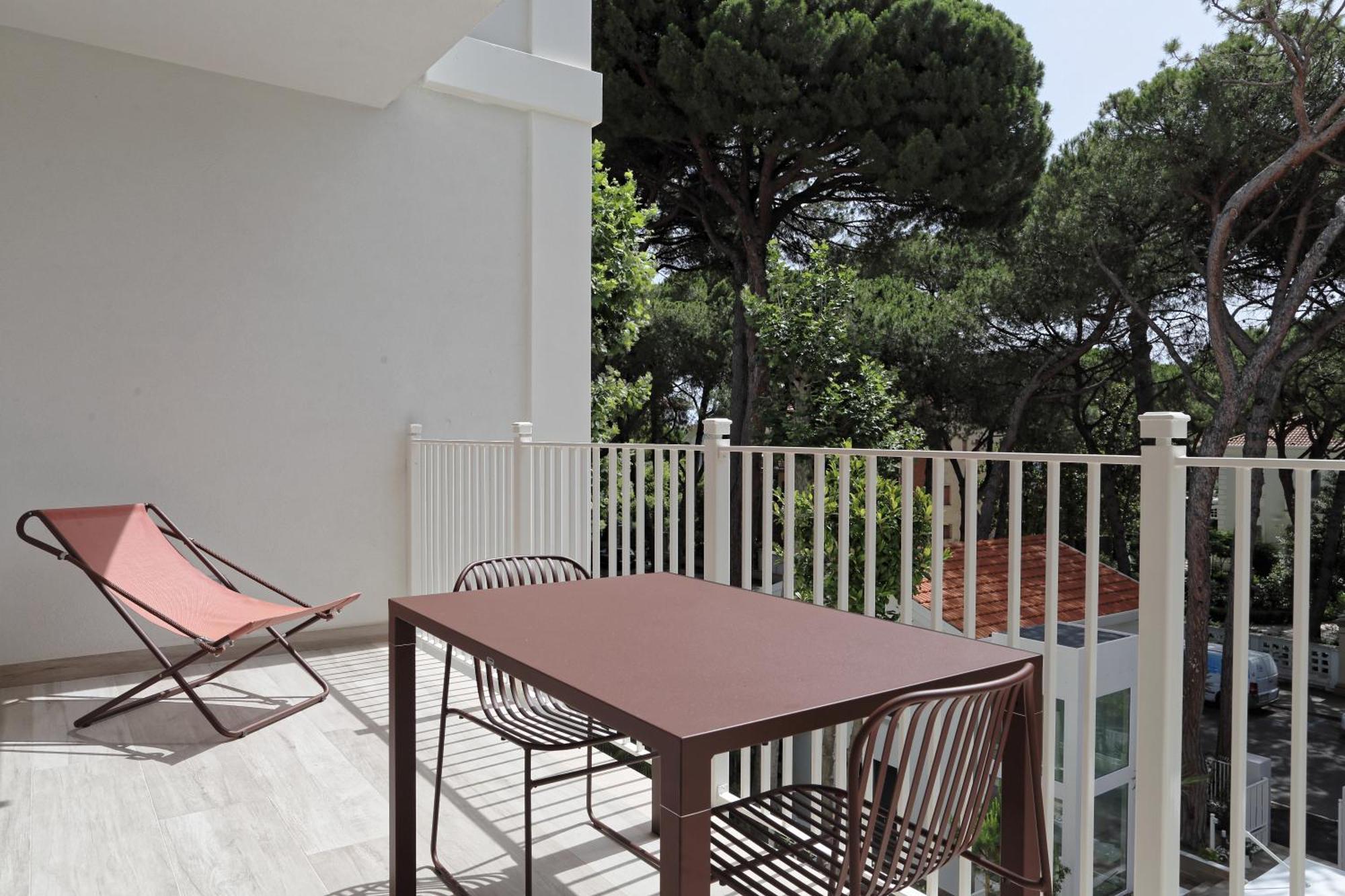 Elegance Aparthotel 4*