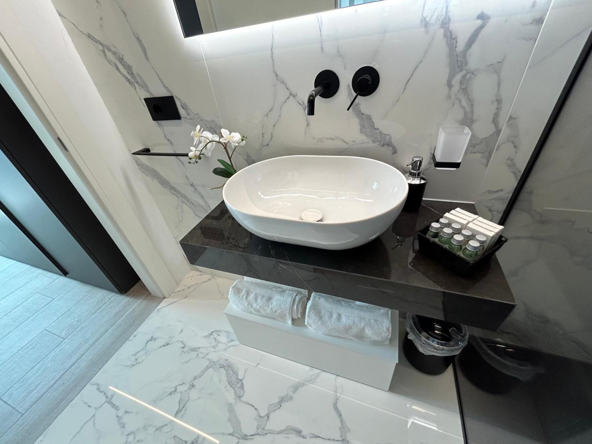Luxury Ceccarini - Lungomare Con Parcheggio Privato Villa Riccione