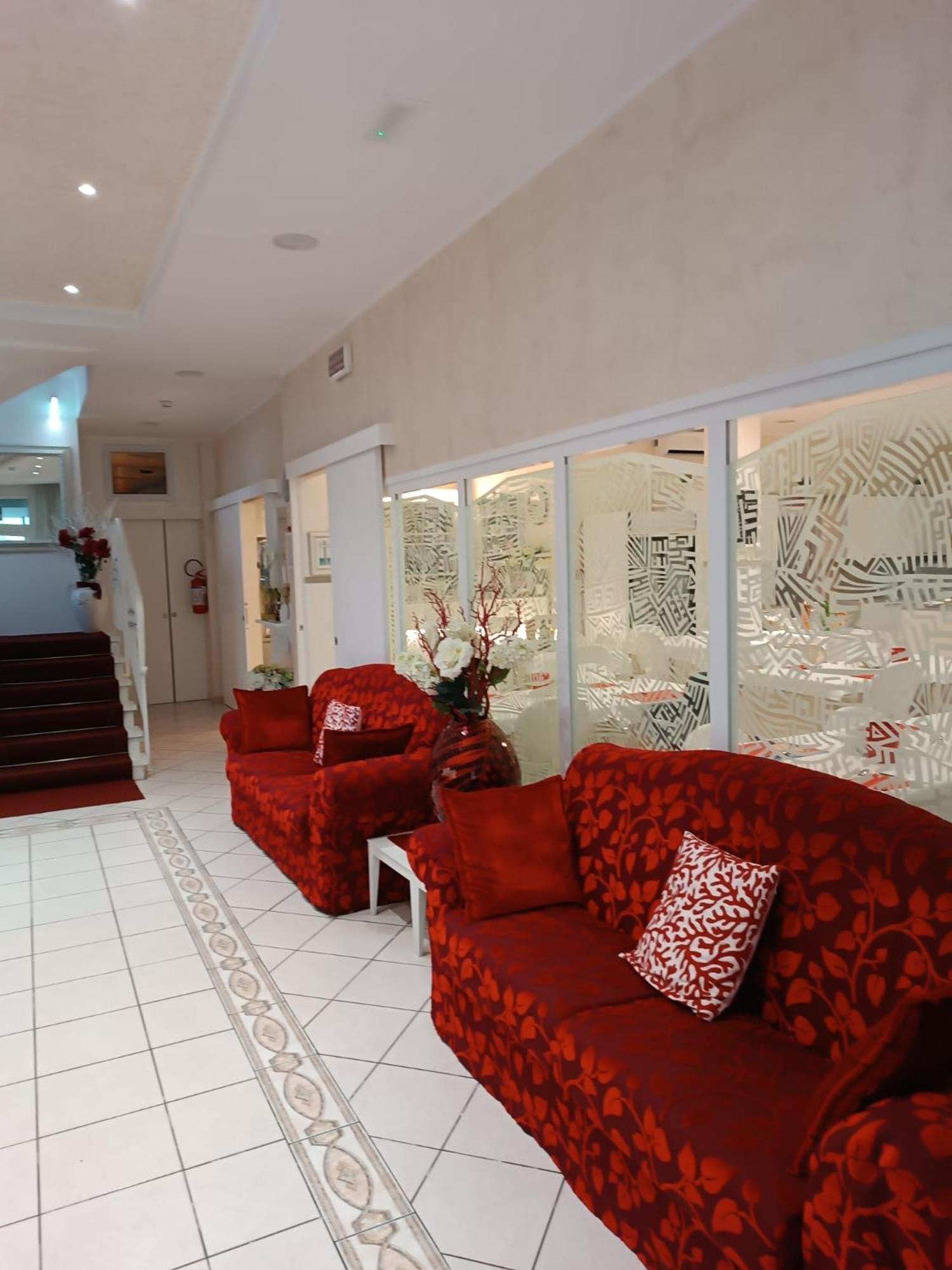 Aurelia Hotel 2*