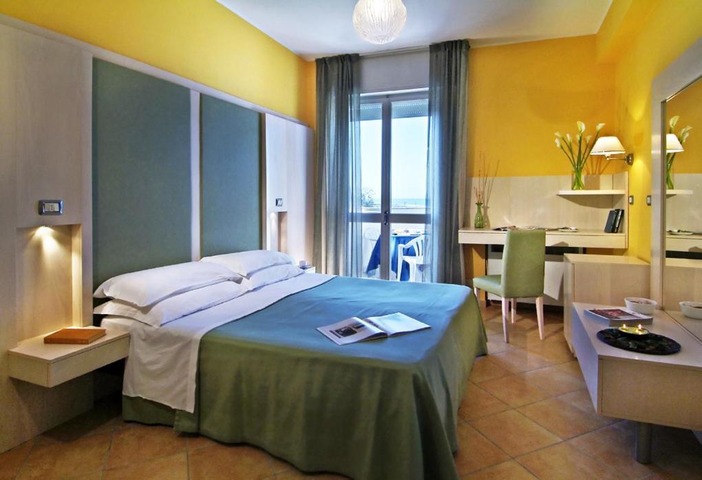 Alexandra Plaza Hotel 4*