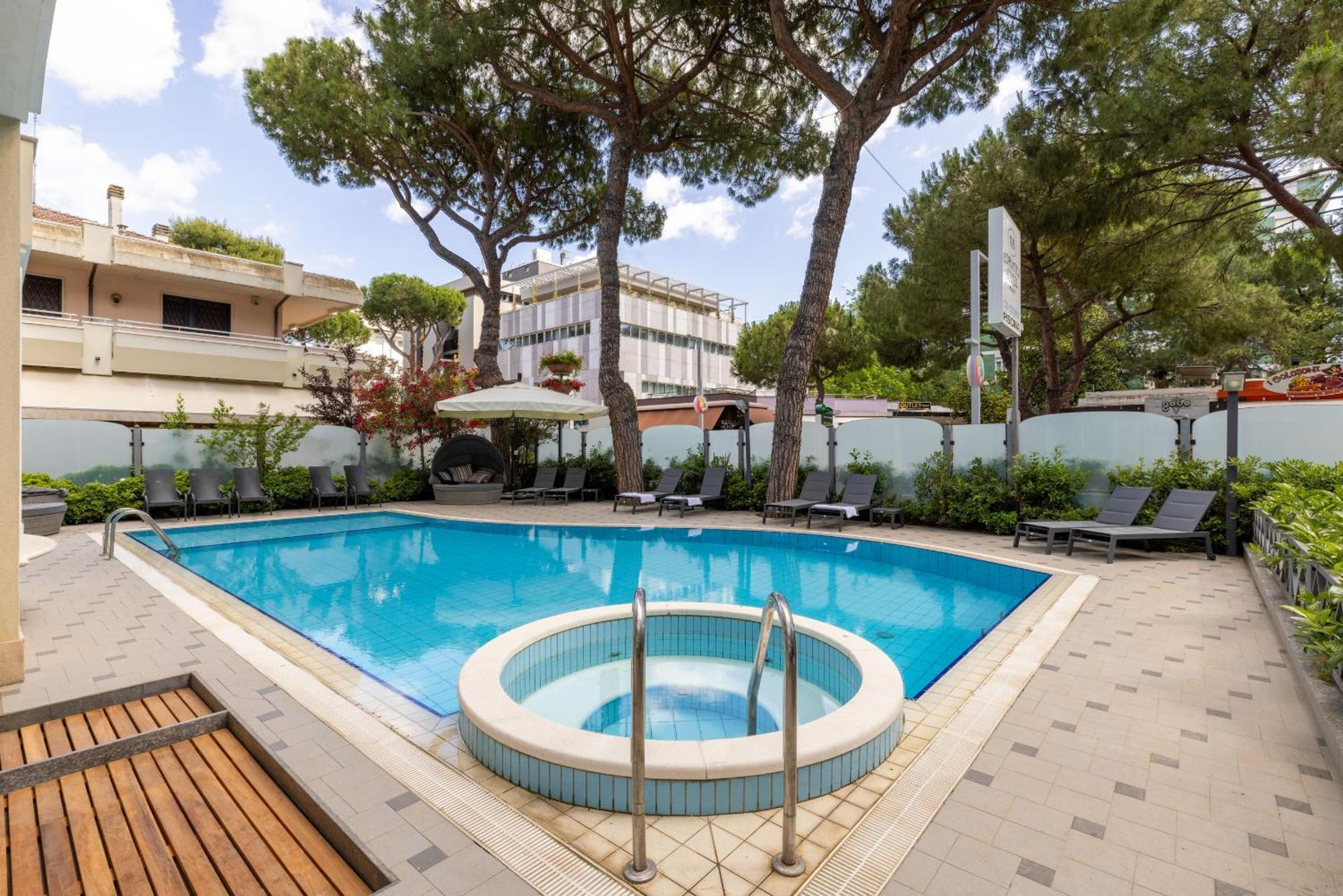 Hotel Adriatica Con Piscina 3*