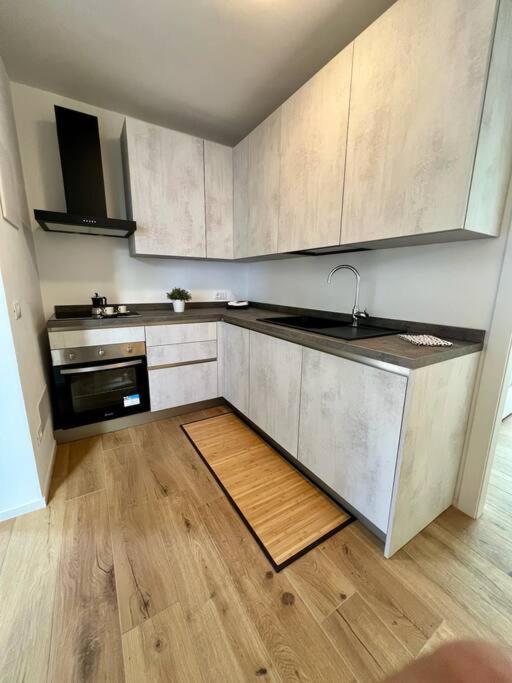Casa Silvia, Bilocale Nuovo A 100 Mt Dal Mare Appartamento Riccione