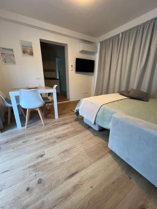 Casa Silvia, Bilocale Nuovo A 100 Mt Dal Mare Riccione