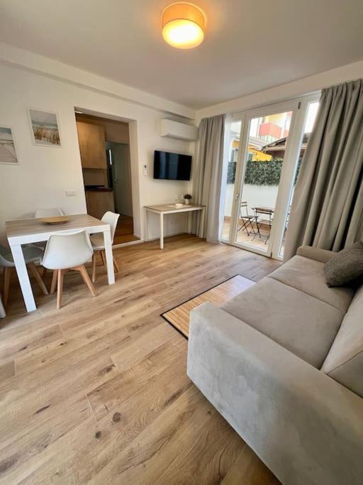 Casa Silvia, Bilocale Nuovo A 100 Mt Dal Mare Appartamento Riccione