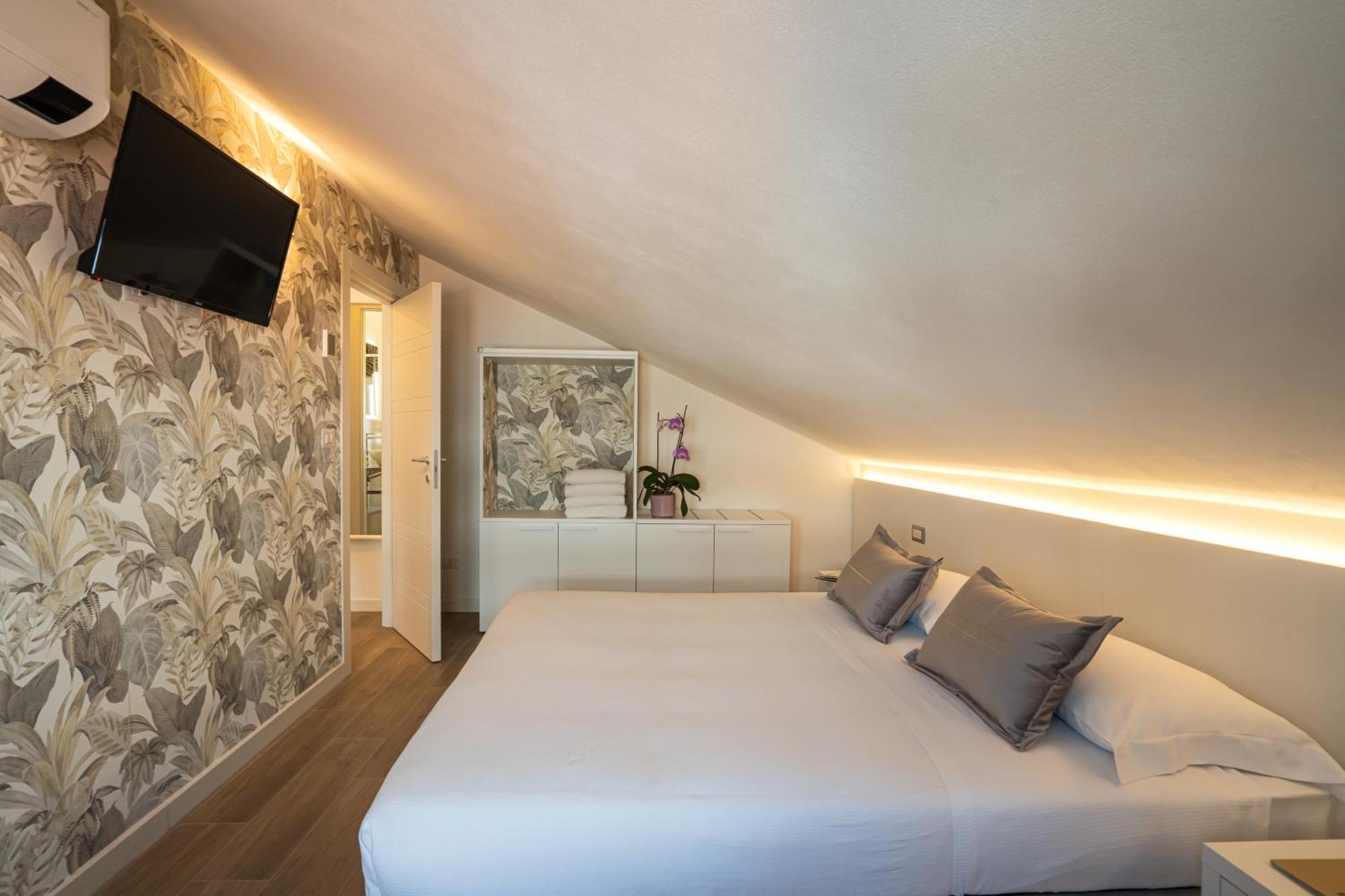 Apartment Inaugurazione 2024 - La Tua Mansardina A 100 Metri Dal Mare, 2 Da Letto *