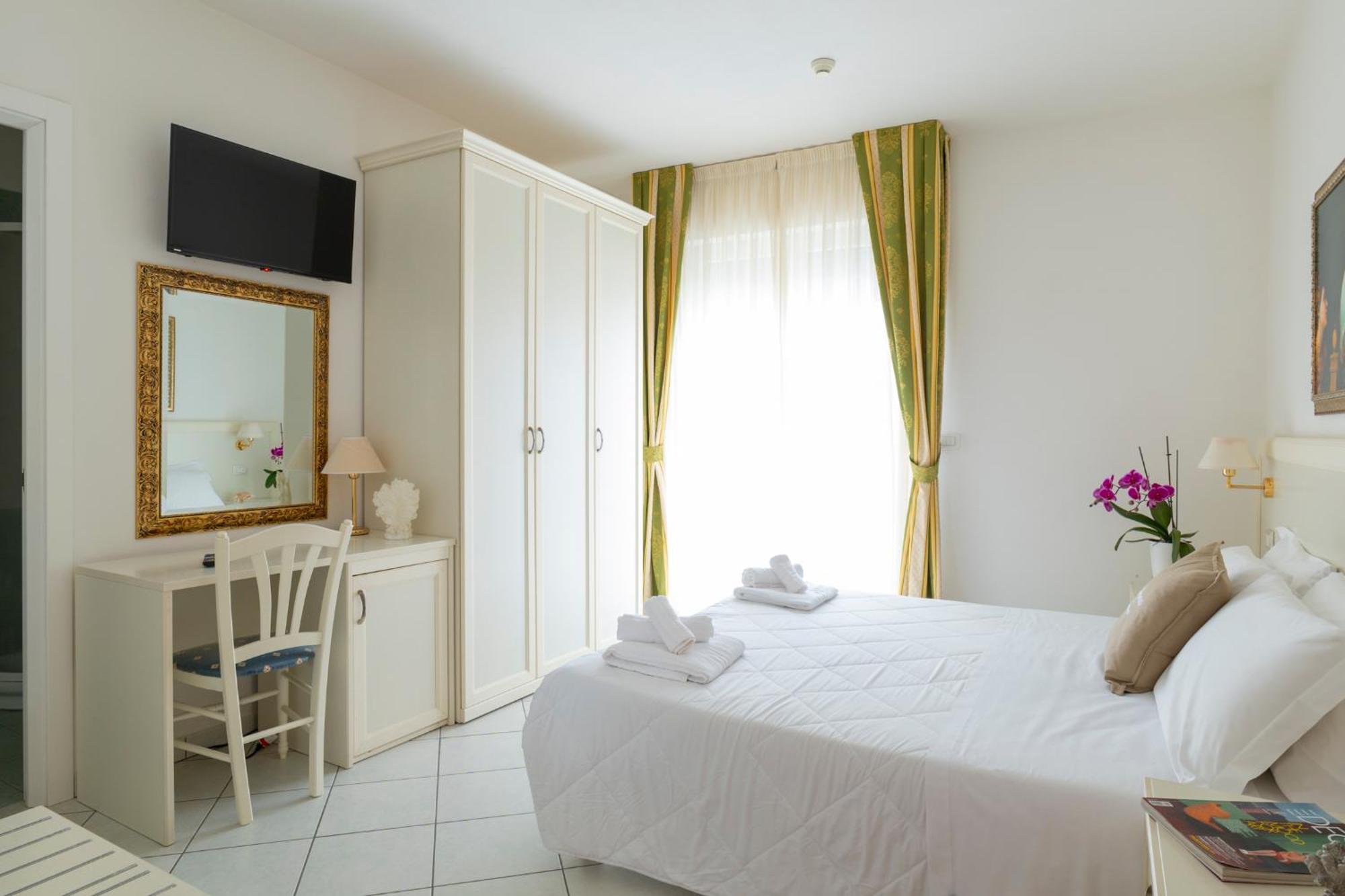 Negresco Hotel 3*