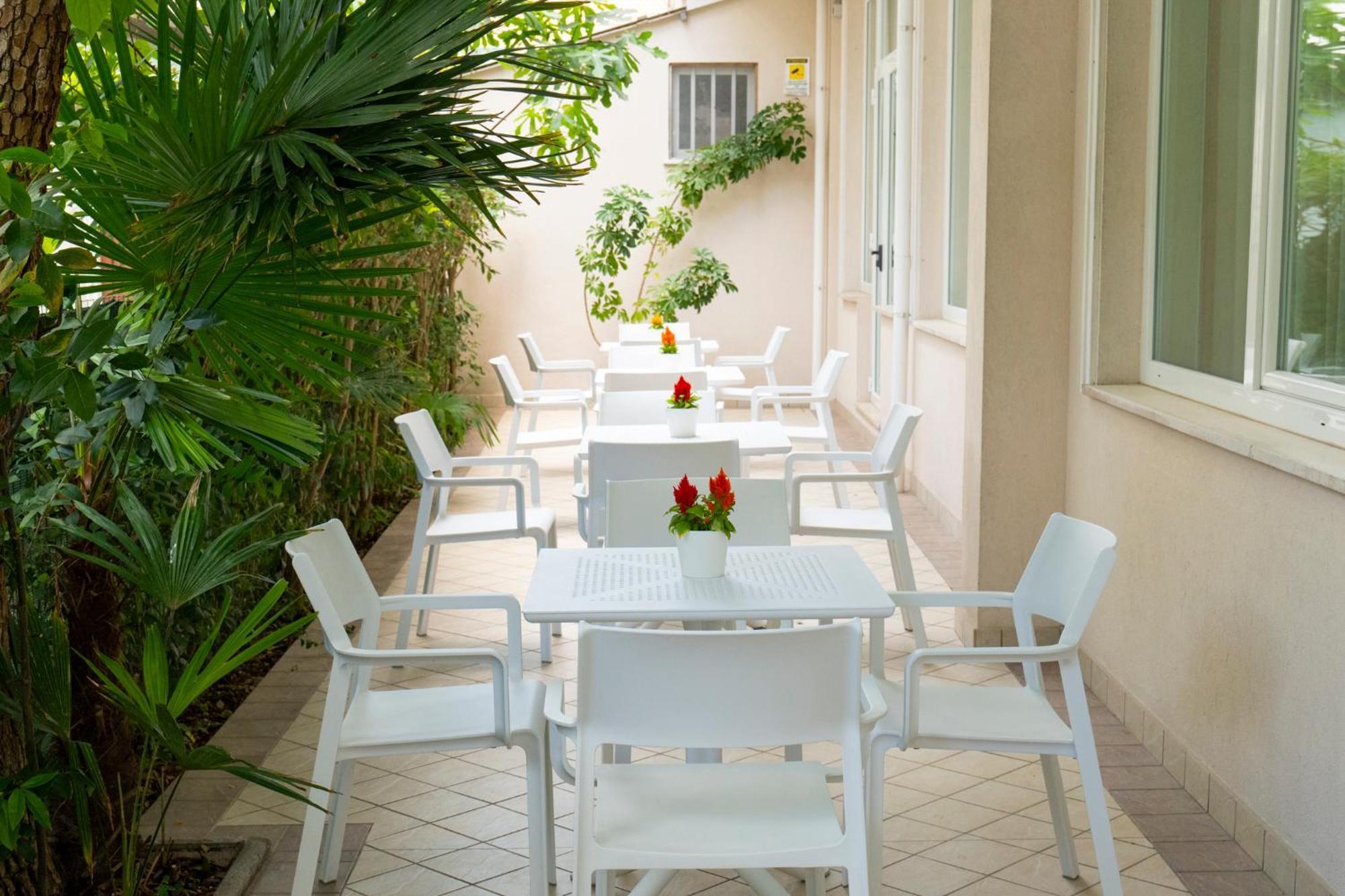 Negresco Hotel 3*