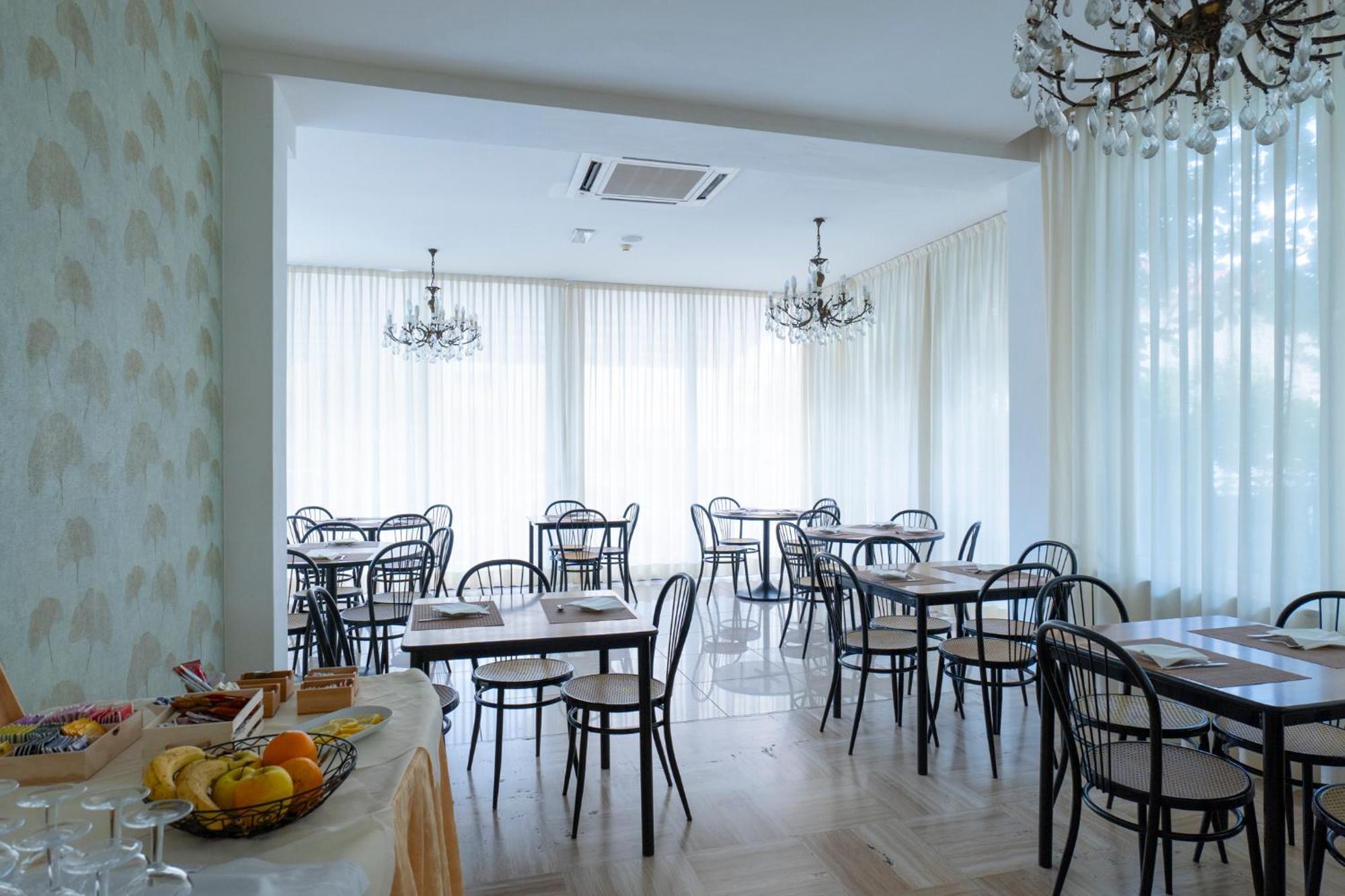 Negresco Hotel 3*