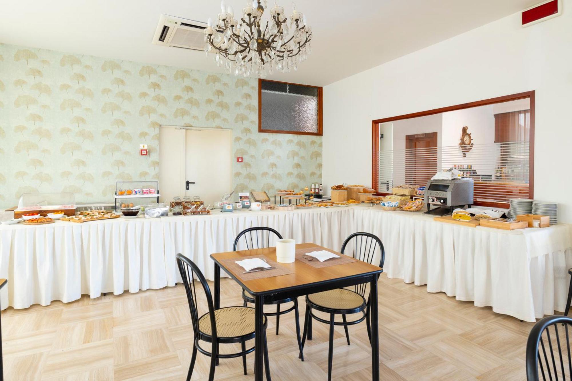Negresco Hotel 3*