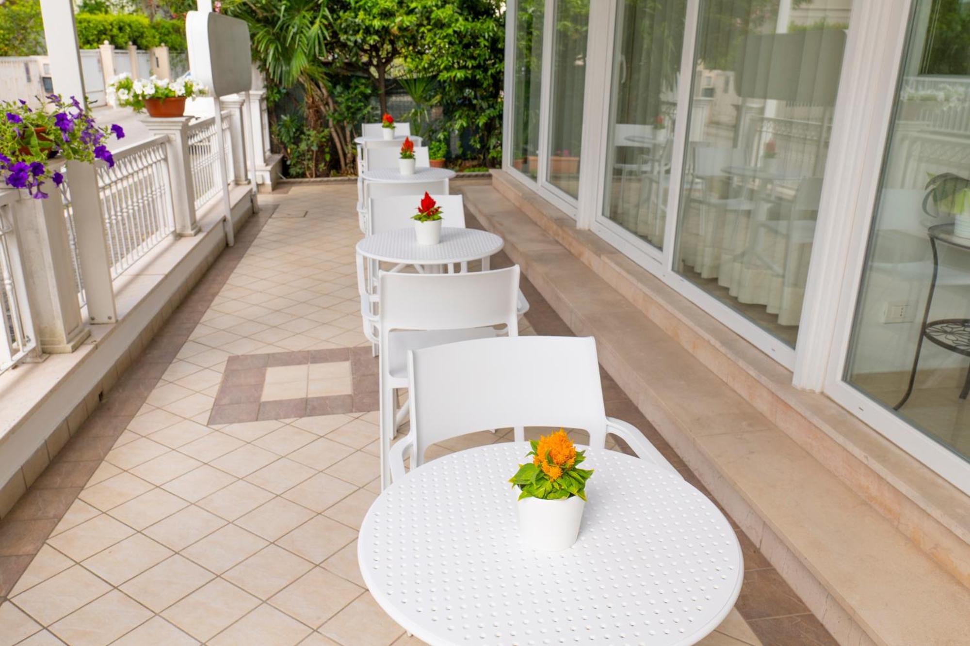 Hotel Negresco 3*