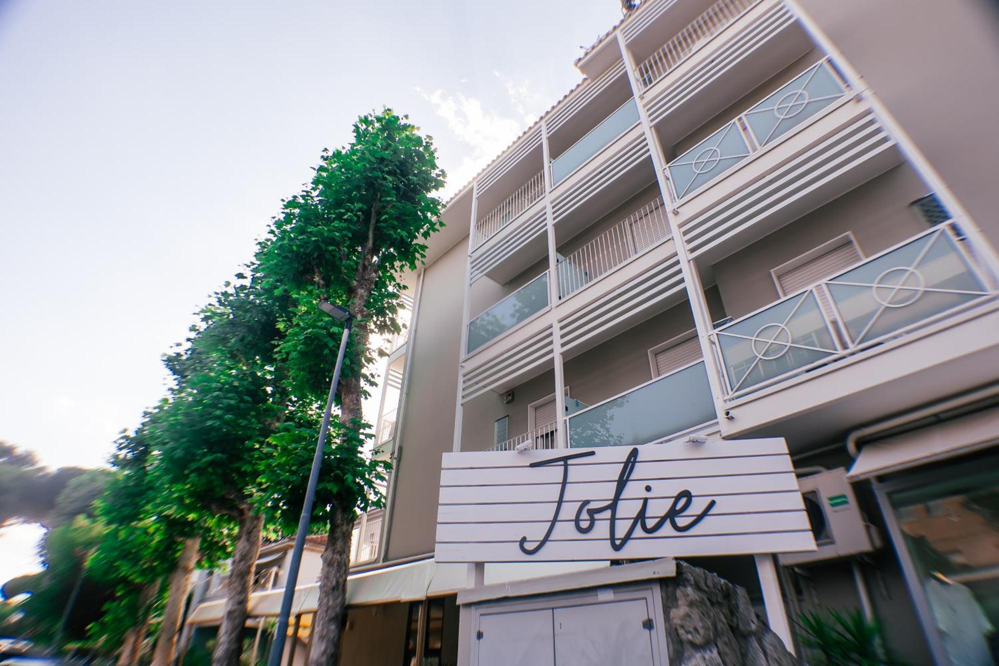 Jolie Hotel