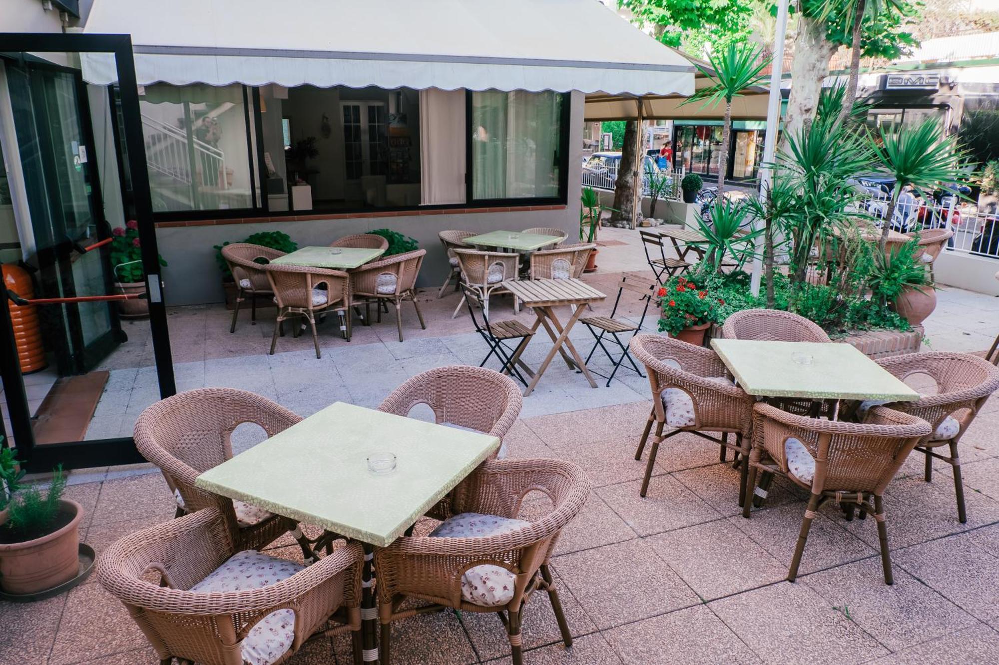 Jolie Hotel