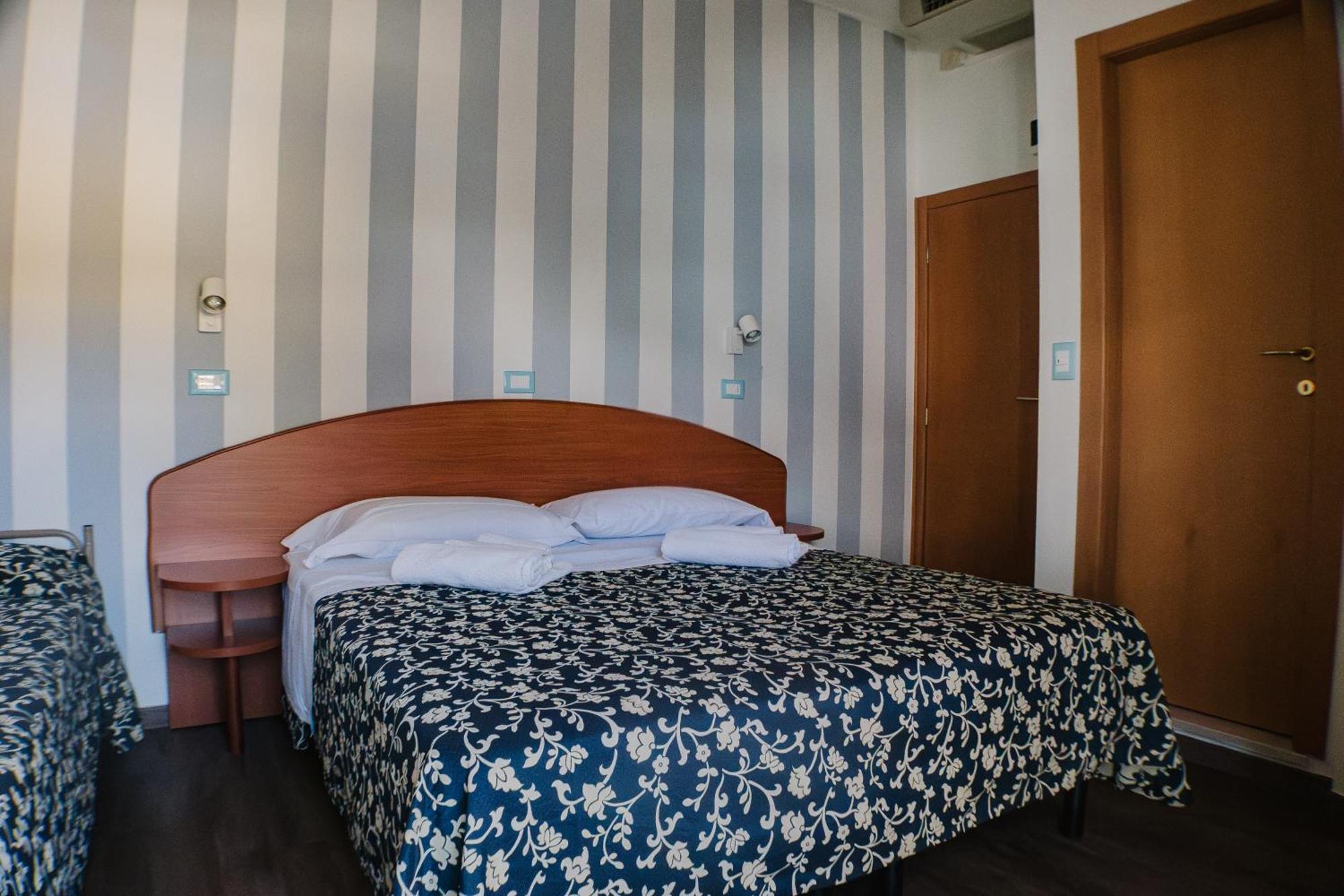 Jolie Hotel 2*
