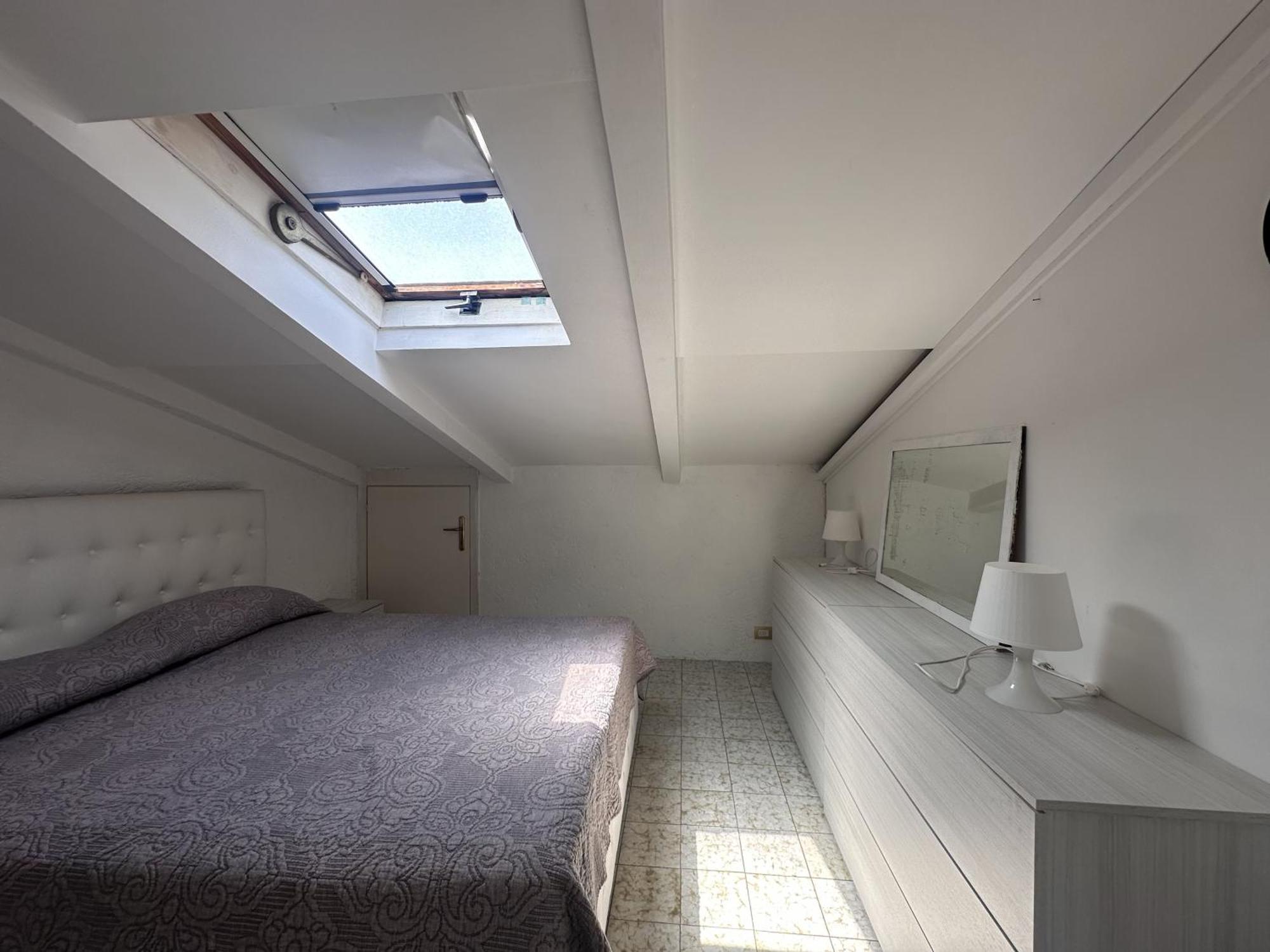 Apartment Graziosa Mansarda 5 Min A Piedi Dal Mare - Il Lupo Affitta *