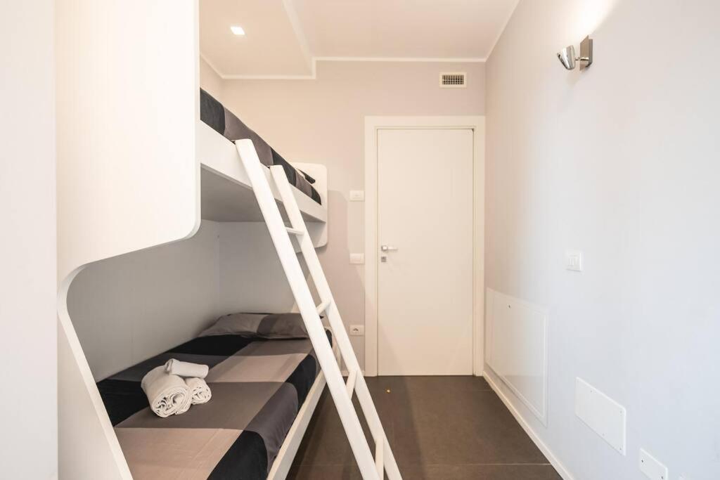 New Private Garden & Cozy Riccione