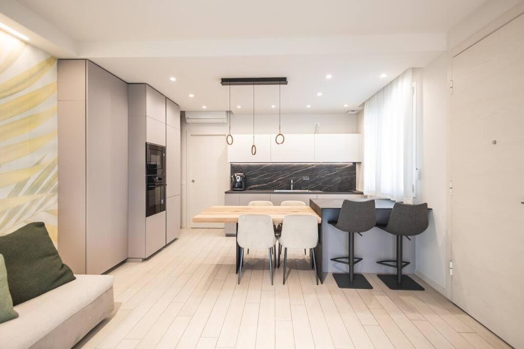 New Modern Seaside House With Garage Appartamento Riccione