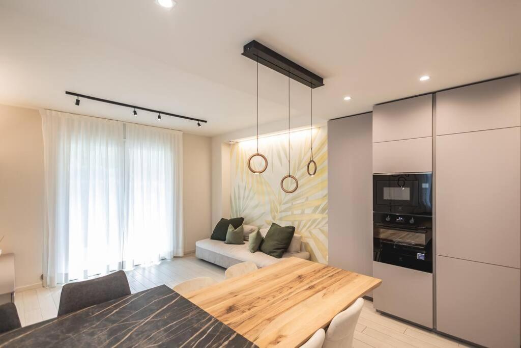 Appartamento New Modern Seaside House With Garage
