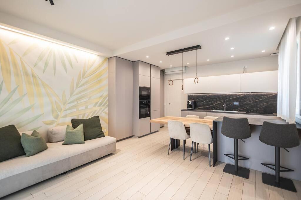 Appartamento New Modern Seaside House With Garage *