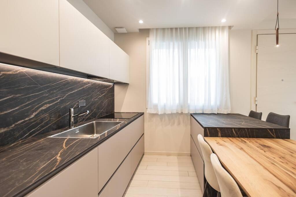 New Modern Seaside House With Garage * Riccione