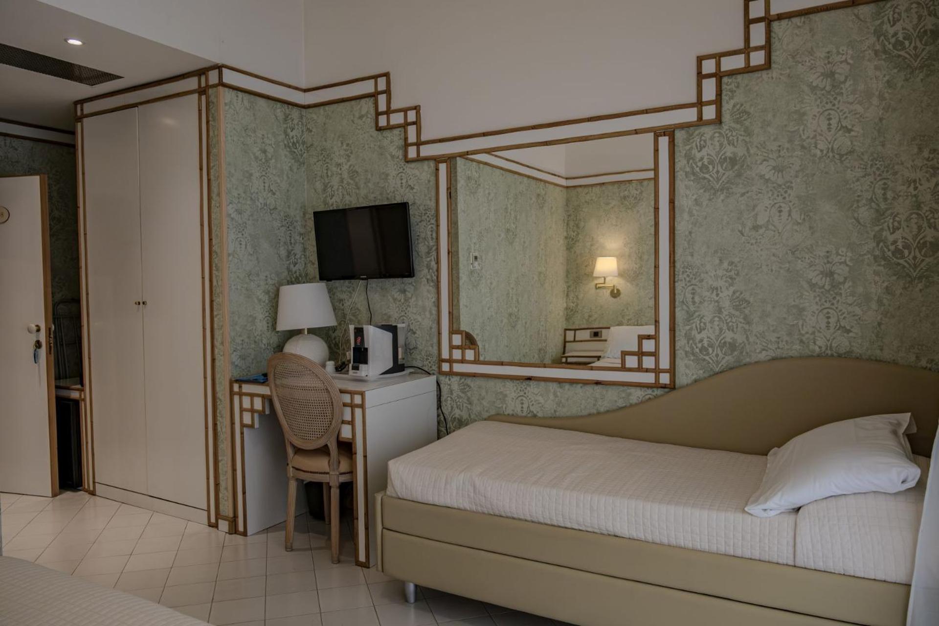 Hotel President - Vintage In Centro Riccione