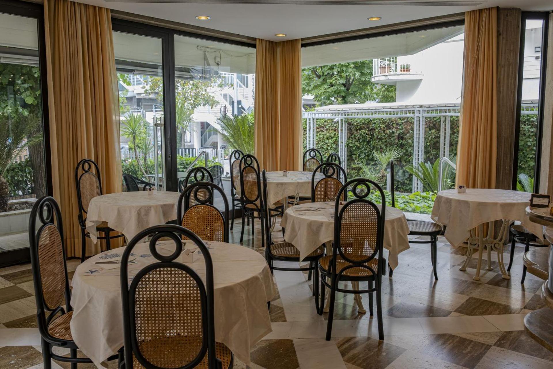 Hotel President - Vintage In Centro 4*
