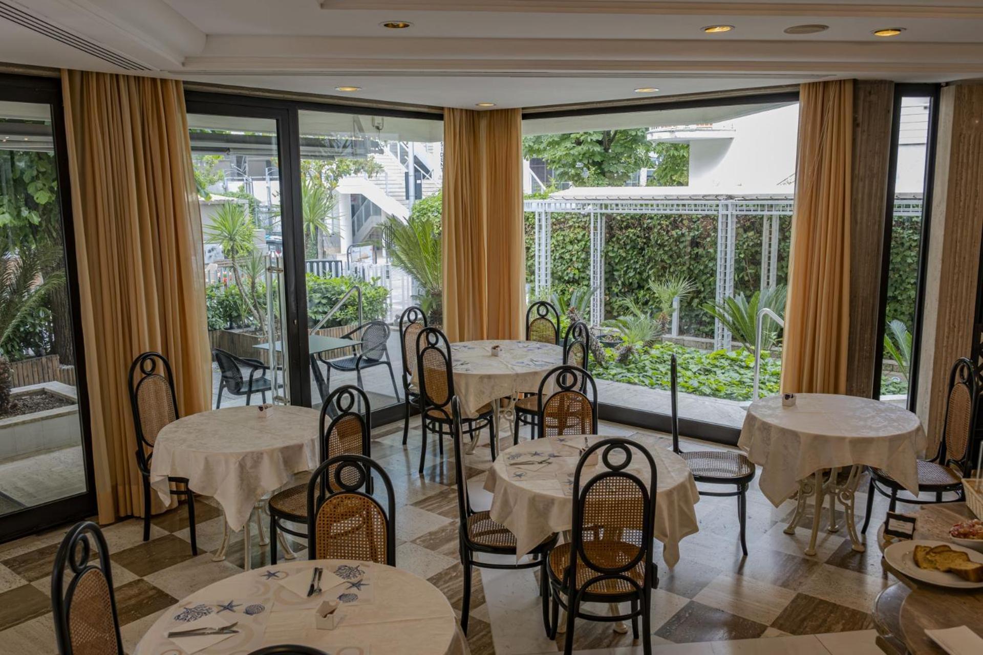 President - Vintage In Centro 4*