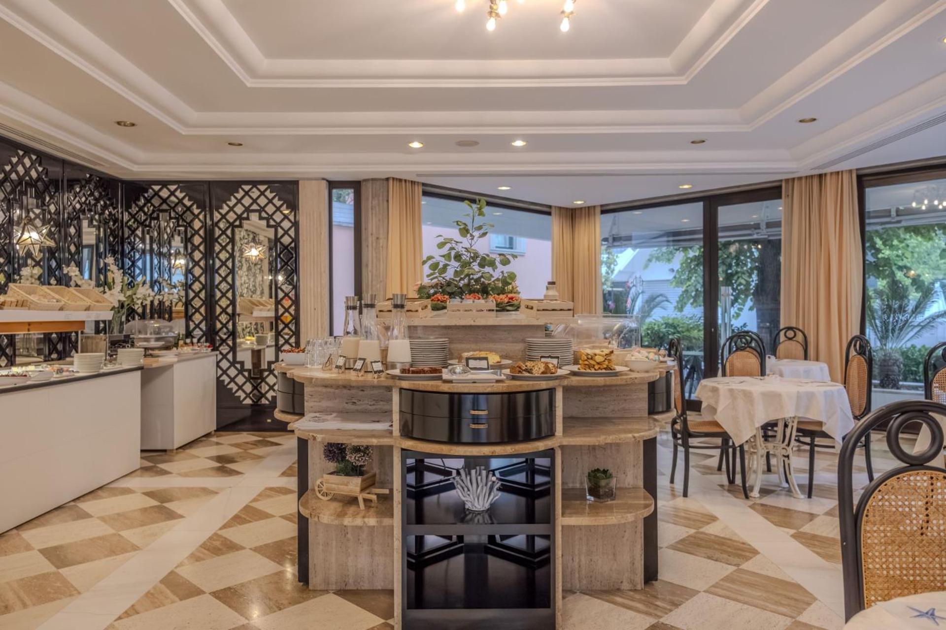 President - Vintage In Centro 4* Riccione