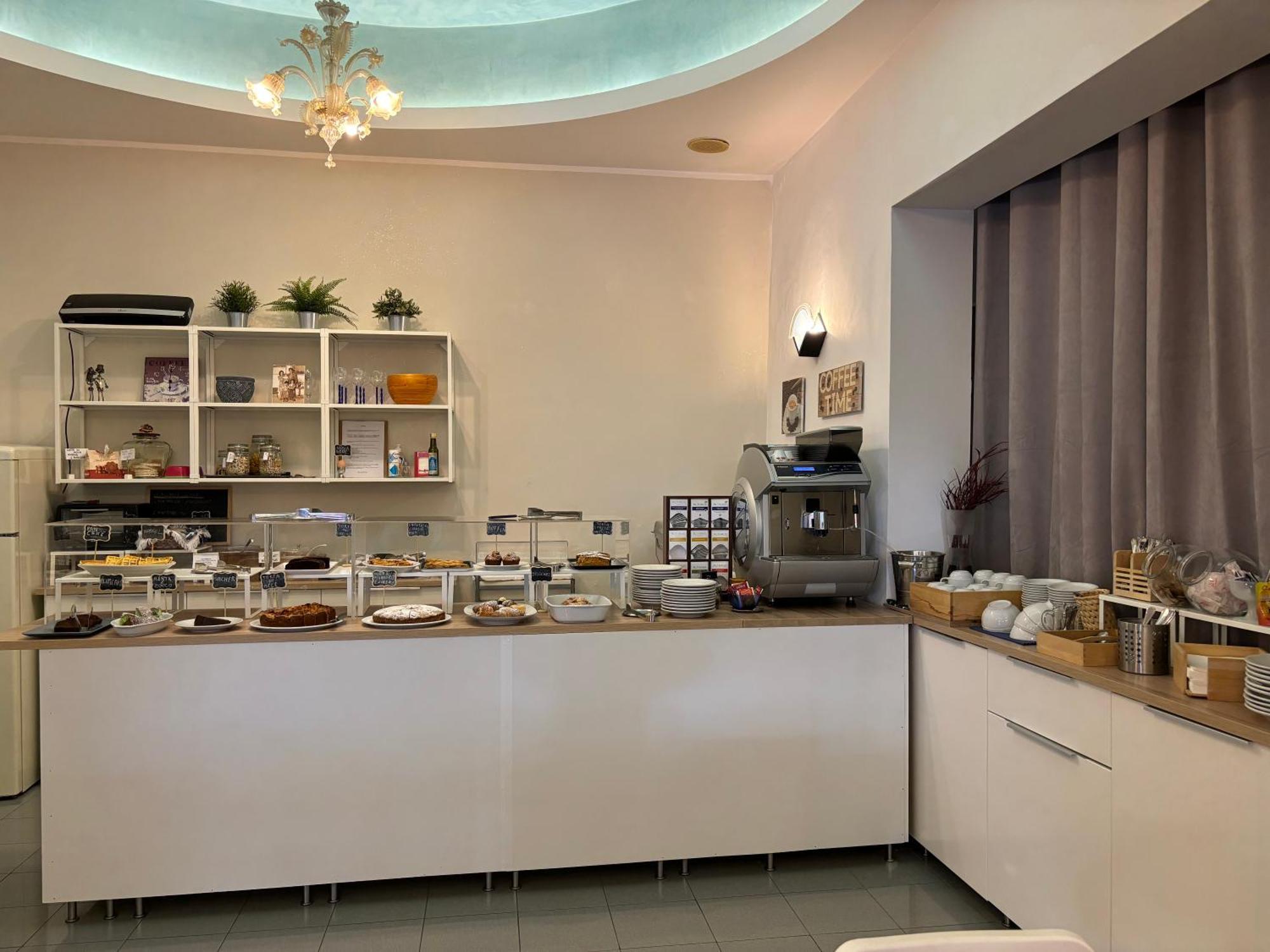 Hotel Iride Suite, Breakfast&brunch - Ideale Per Famiglie E Coppie