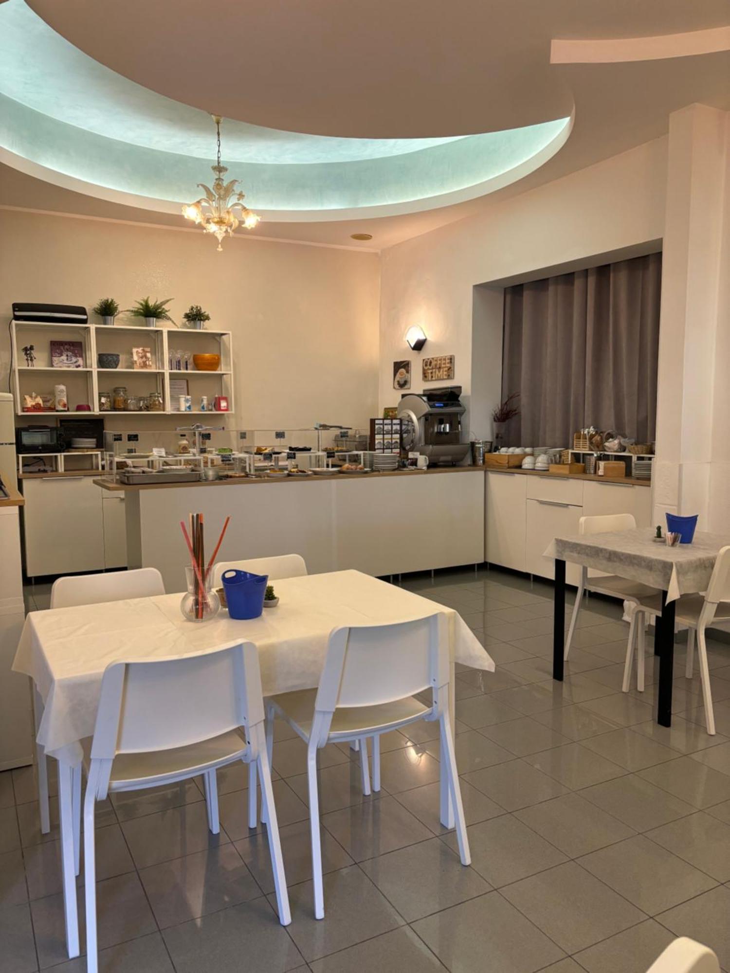 Hotel Iride Suite, Breakfast&brunch - Ideale Per Famiglie E Coppie 2*
