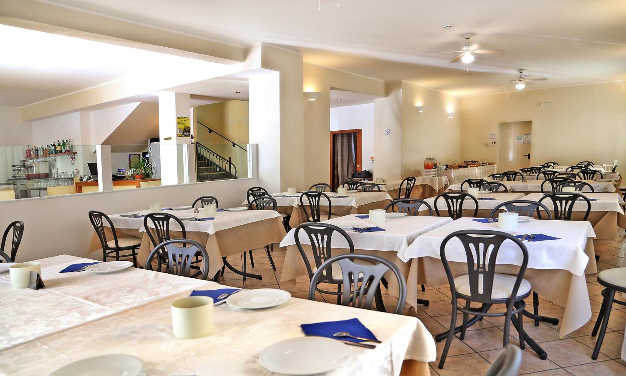 Edera - In Pieno Centro A Pochi Passi Dal Mare * Riccione