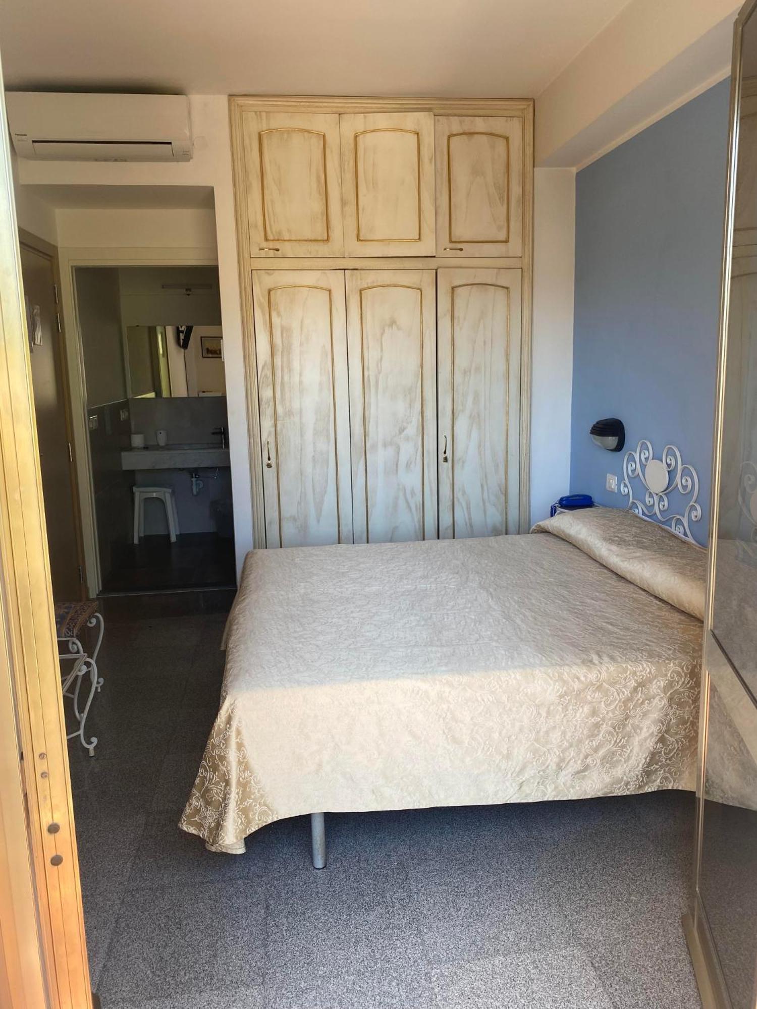 Paris Hotel