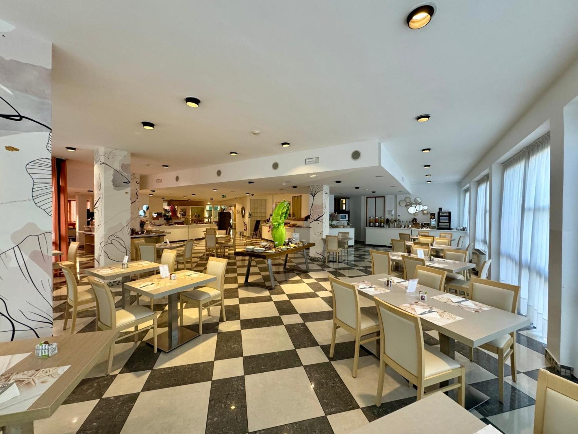Hotel Augustus 4*
